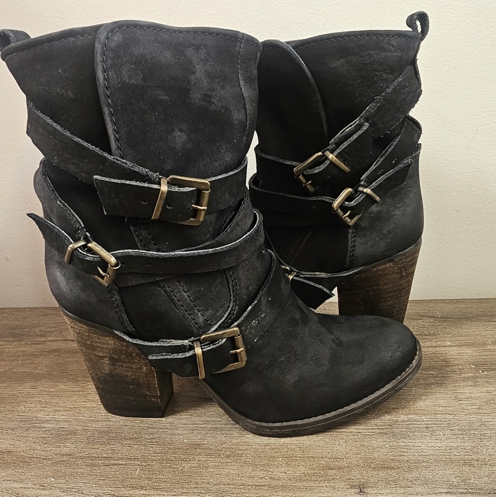 Steve Madden Black Heeled Boots with Buckle Straps